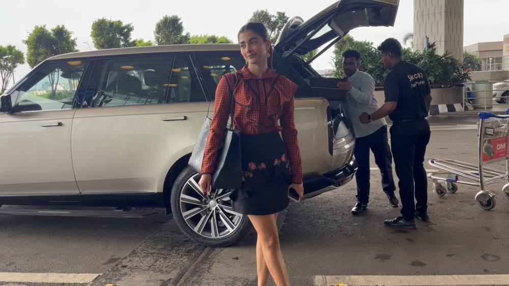 pooja-hegde-was-spotted-at-the-airport-flying-out-of-mumbai